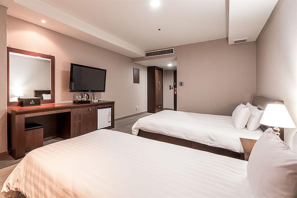 New Hilltop Hotel Сеул Екстер'єр фото