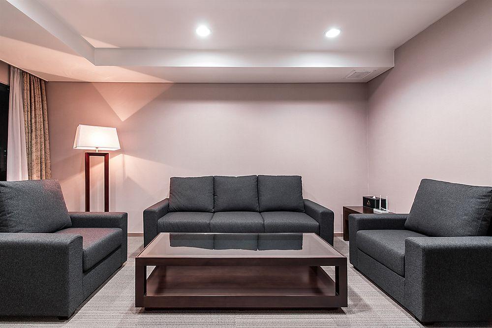New Hilltop Hotel Сеул Екстер'єр фото