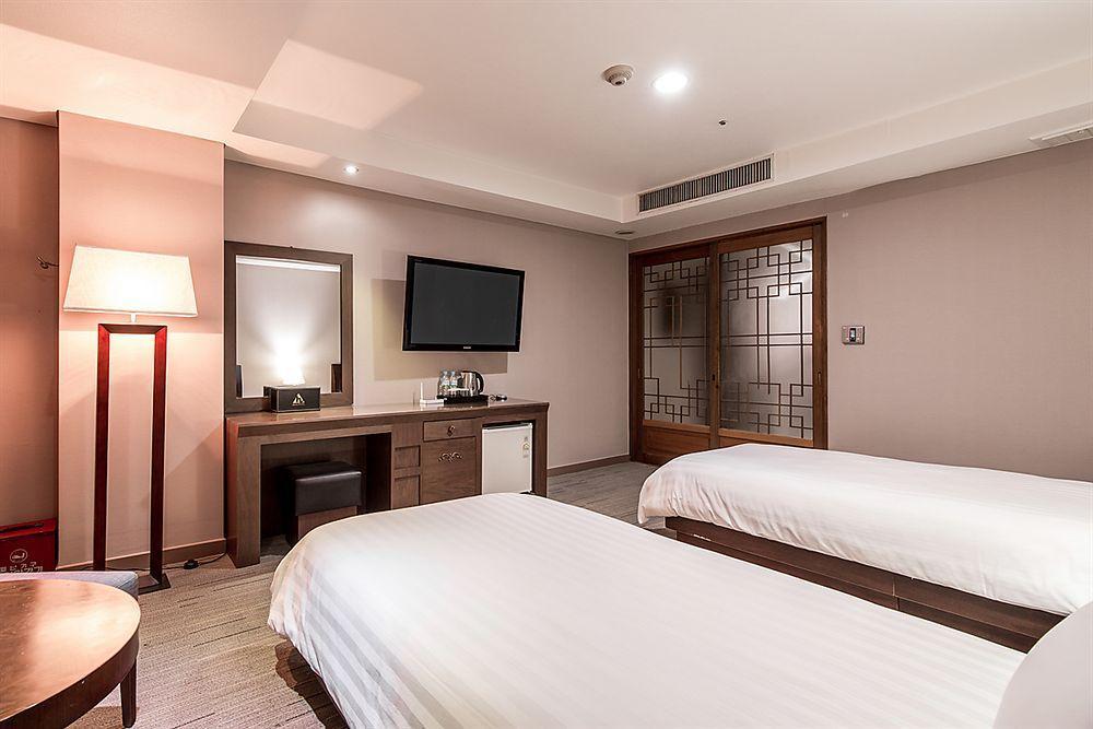 New Hilltop Hotel Сеул Екстер'єр фото