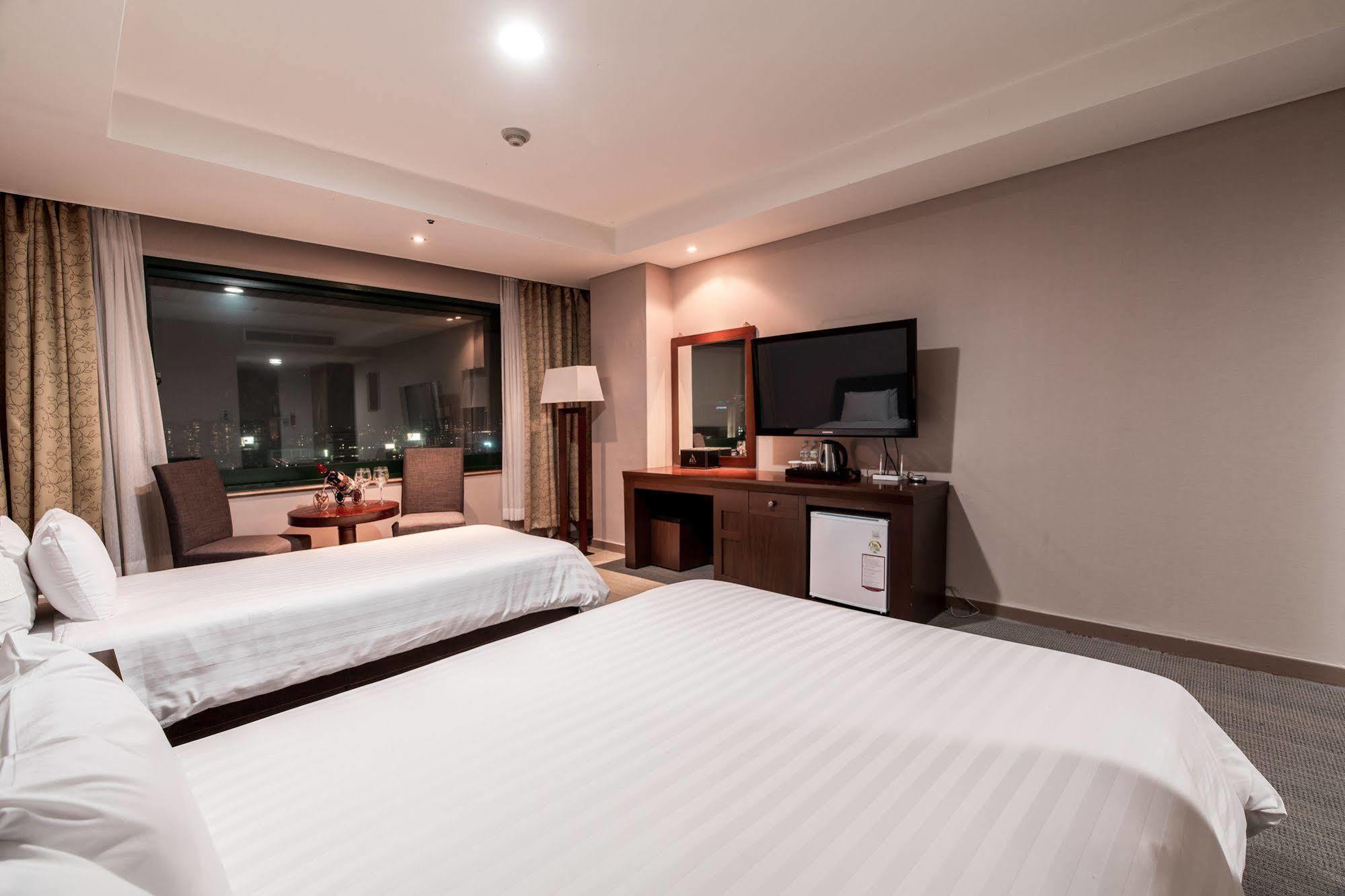 New Hilltop Hotel Сеул Екстер'єр фото